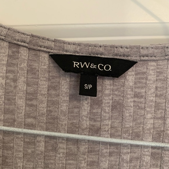 Grey fitted tank top - Picture 3 of 4